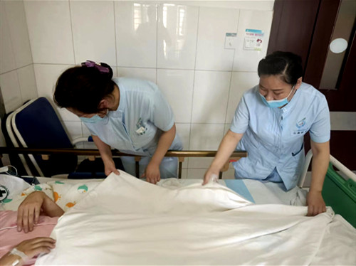 医院护理人员：患者康复的关键力量